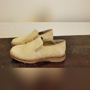 Women's Earth Pria Tan Loafers, Size 7